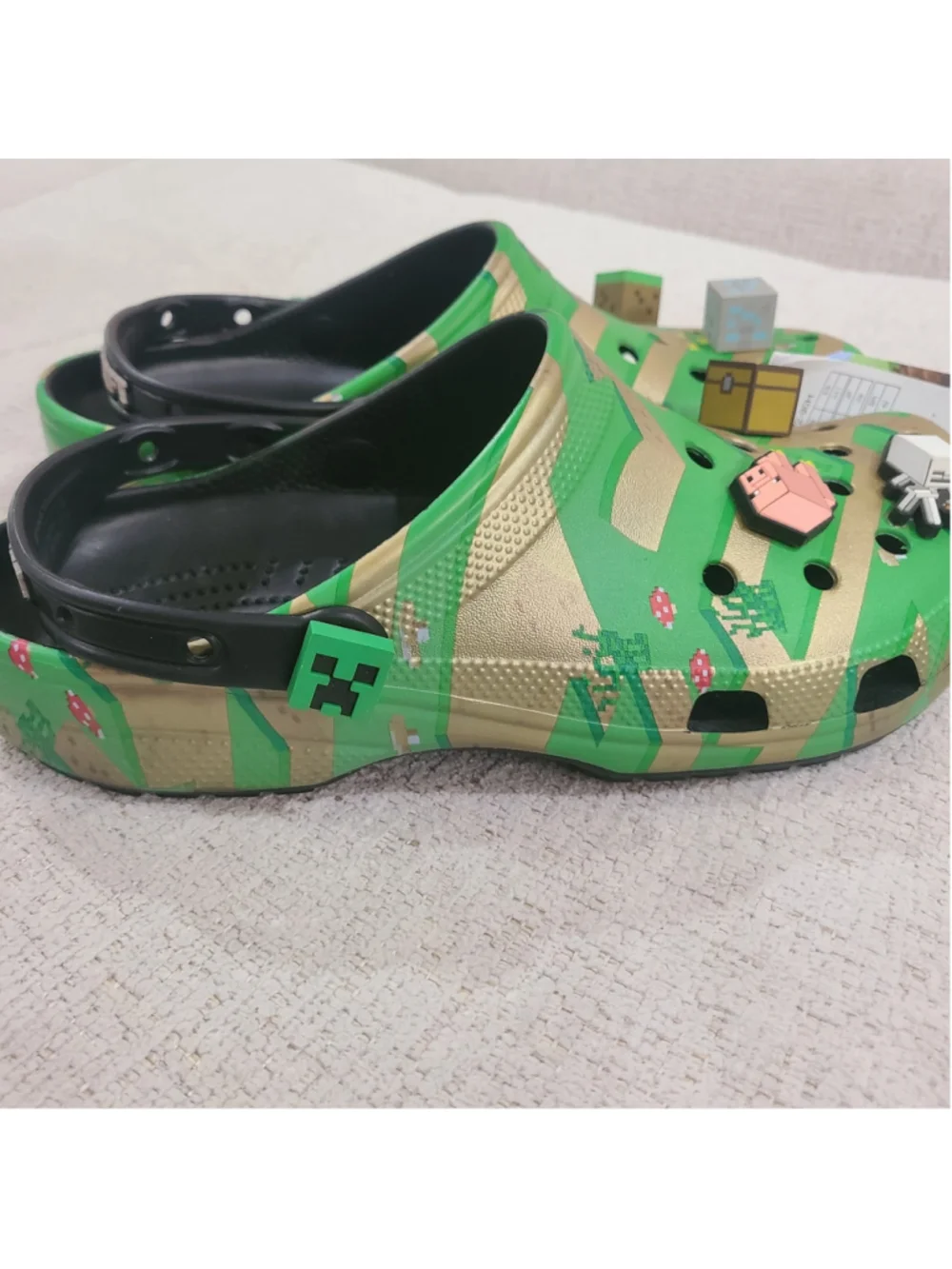 NEW Crocs MENS MINECRAFT CREEPER CLASSIC Clogs SIZE 11 Slip-On Shoes Green